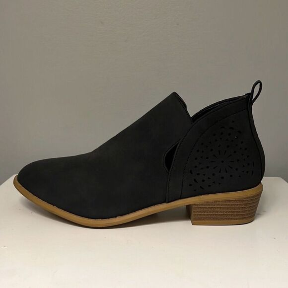 Women's Black Cut-Out Slip-On Ankle Bootie Size 10 - Picture 8 of 12
